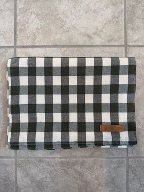 Cuisinart Green and White Buffalo Check Table Runner